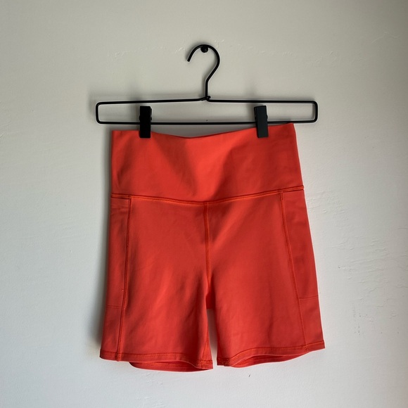 Vuori Pants - Vuori Studio Pocket Short
Women's Biker Shorts
